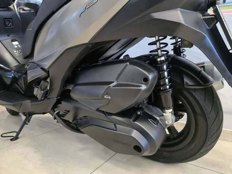 Kawasaki J 300 (2017 - 21) (5)