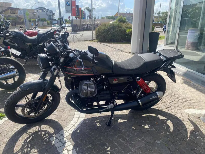 Moto Guzzi V7 Stone (2021 - 24) (2)