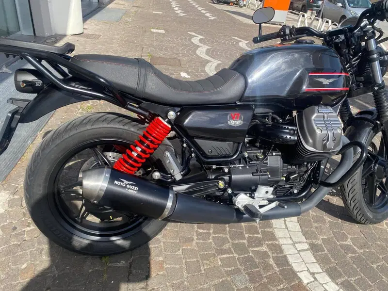 Moto Guzzi V7 Stone (2021 - 24) (8)