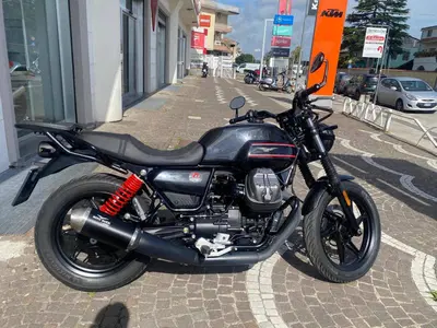 Moto Guzzi V7 Stone (2021 - 24) usata