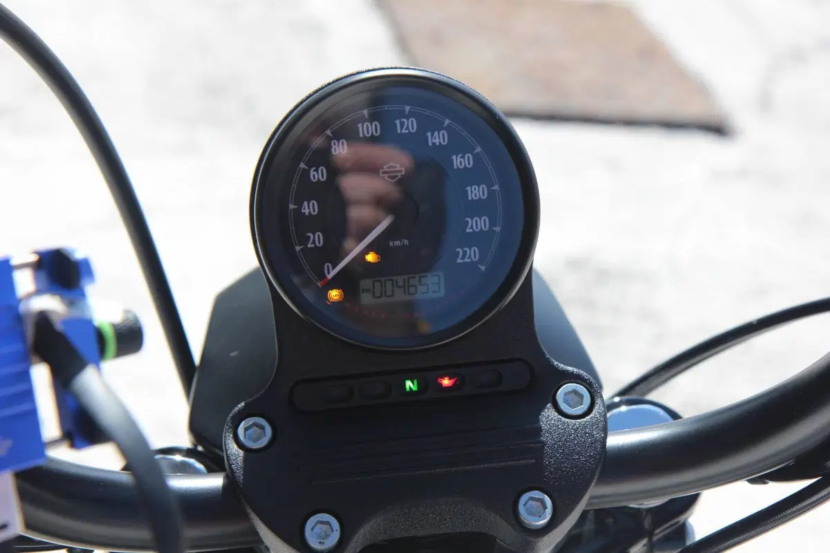 Harley-Davidson 1200 Iron (2018 - 20) - XL1200N (17)