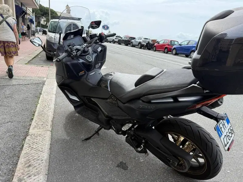 Yamaha T-Max 560 Tech Max (2022 - 24) (8)