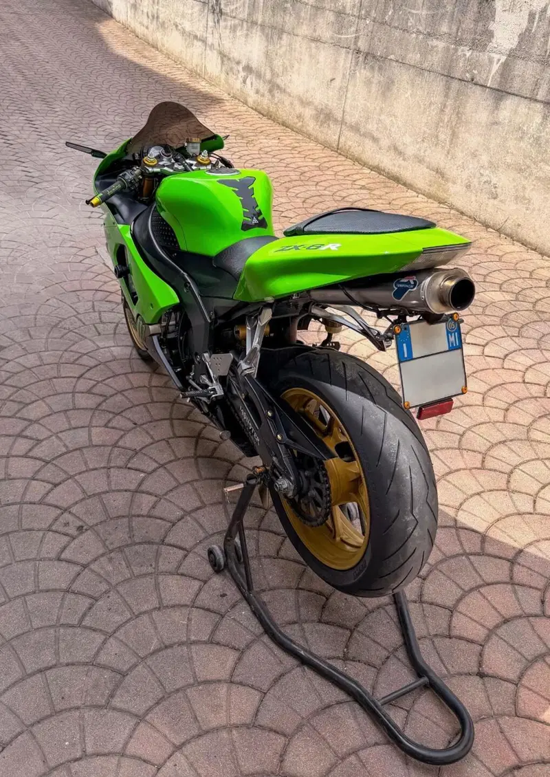 Kawasaki Ninja 636 ZX-6R (2005 - 06) (3)