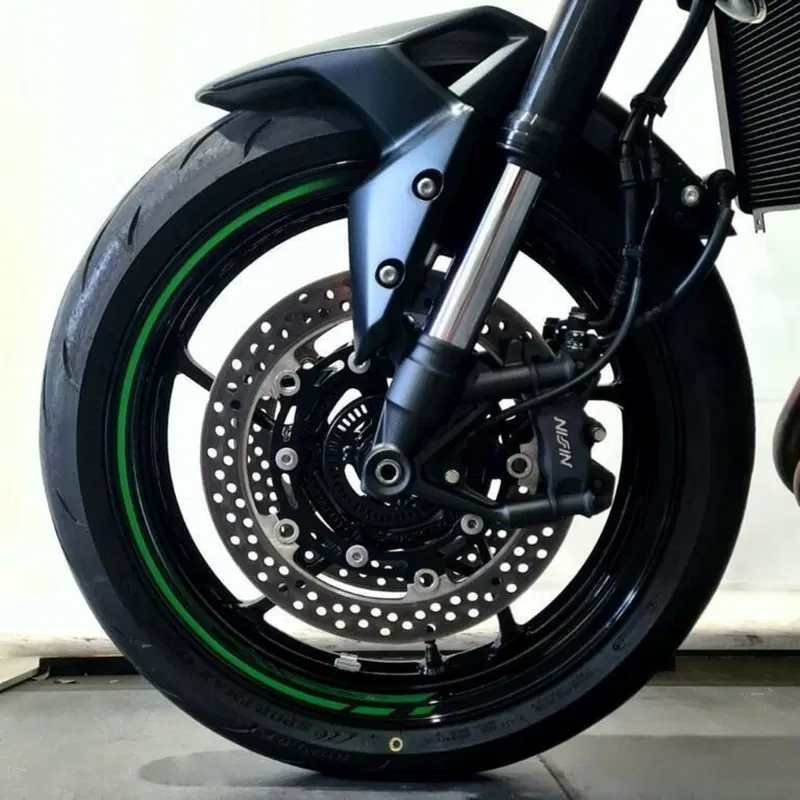 Kawasaki Z 900 (2025 - 26) (7)