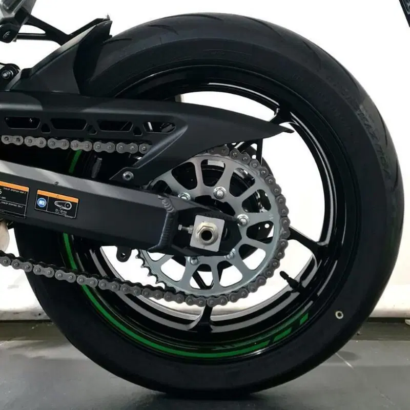 Kawasaki Z 900 (2025 - 26) (14)