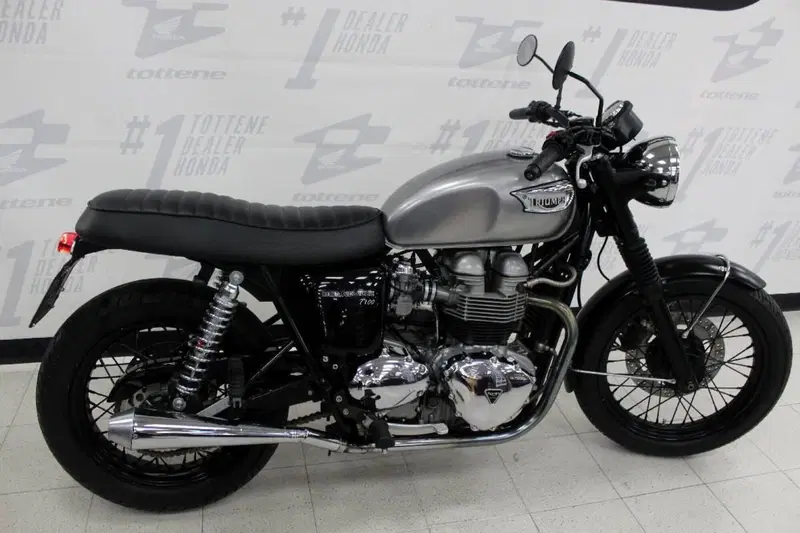Triumph Bonneville T100 (2001 - 07) (2)