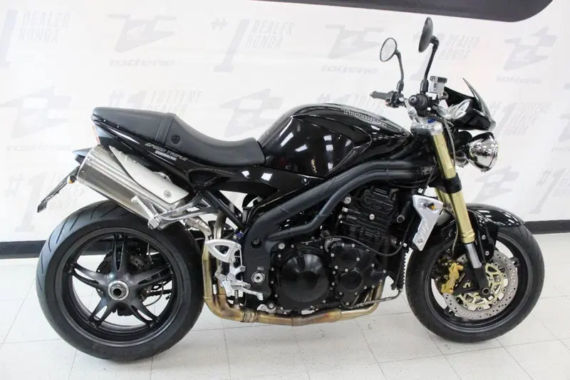 Triumph Speed Triple 1050 (2005 - 11) (2)
