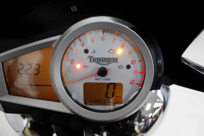 Triumph Speed Triple 1050 (2005 - 11) (6)