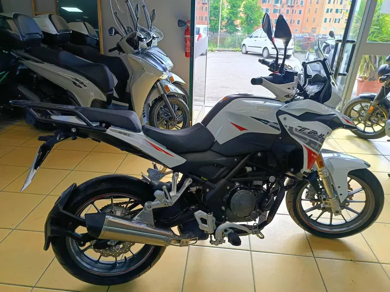 Benelli TRK 251 (2022 - 25) (2)