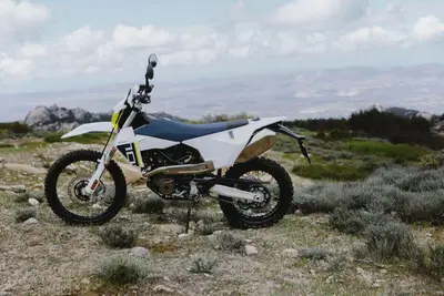 La moto totale esiste! - Husqvarna 701 Enduro 2026 il test di Moto.it [VIDEO]