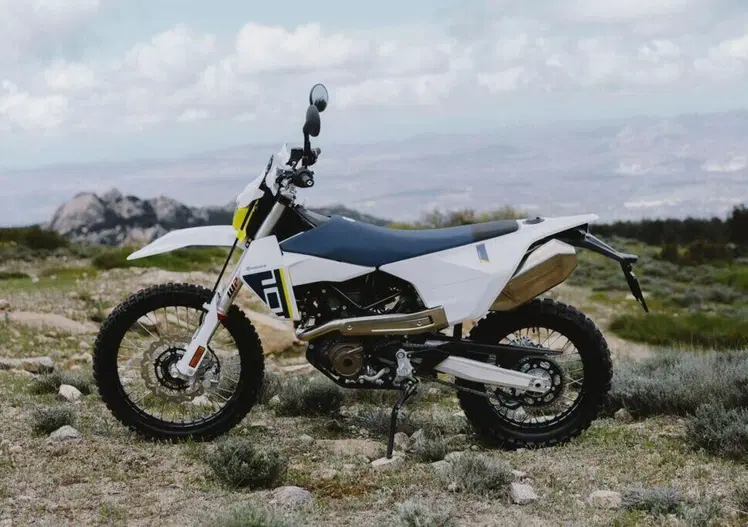 La moto totale esiste! - Husqvarna 701 Enduro 2026 il test di Moto.it [VIDEO]