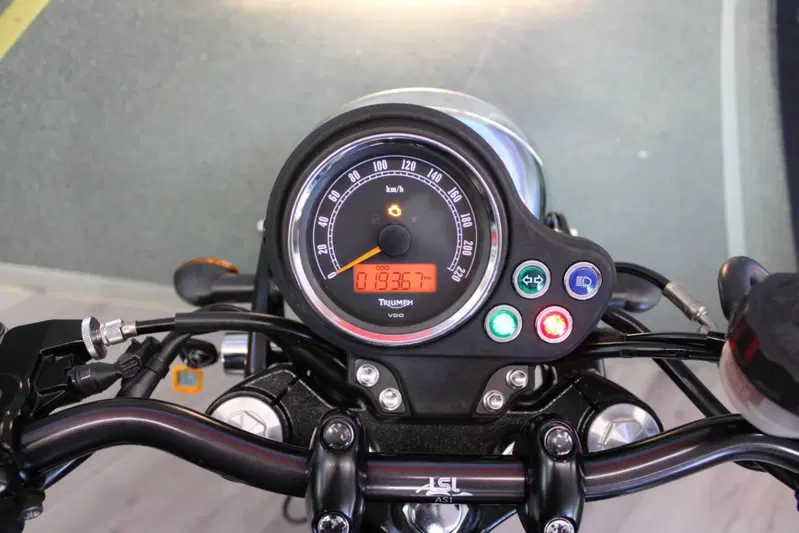 Triumph Bonneville SE (2009 - 13) (6)