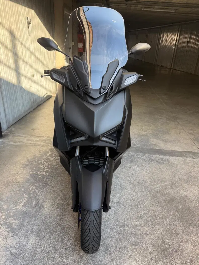 Yamaha X-Max 300 (2025 - 26) (2)