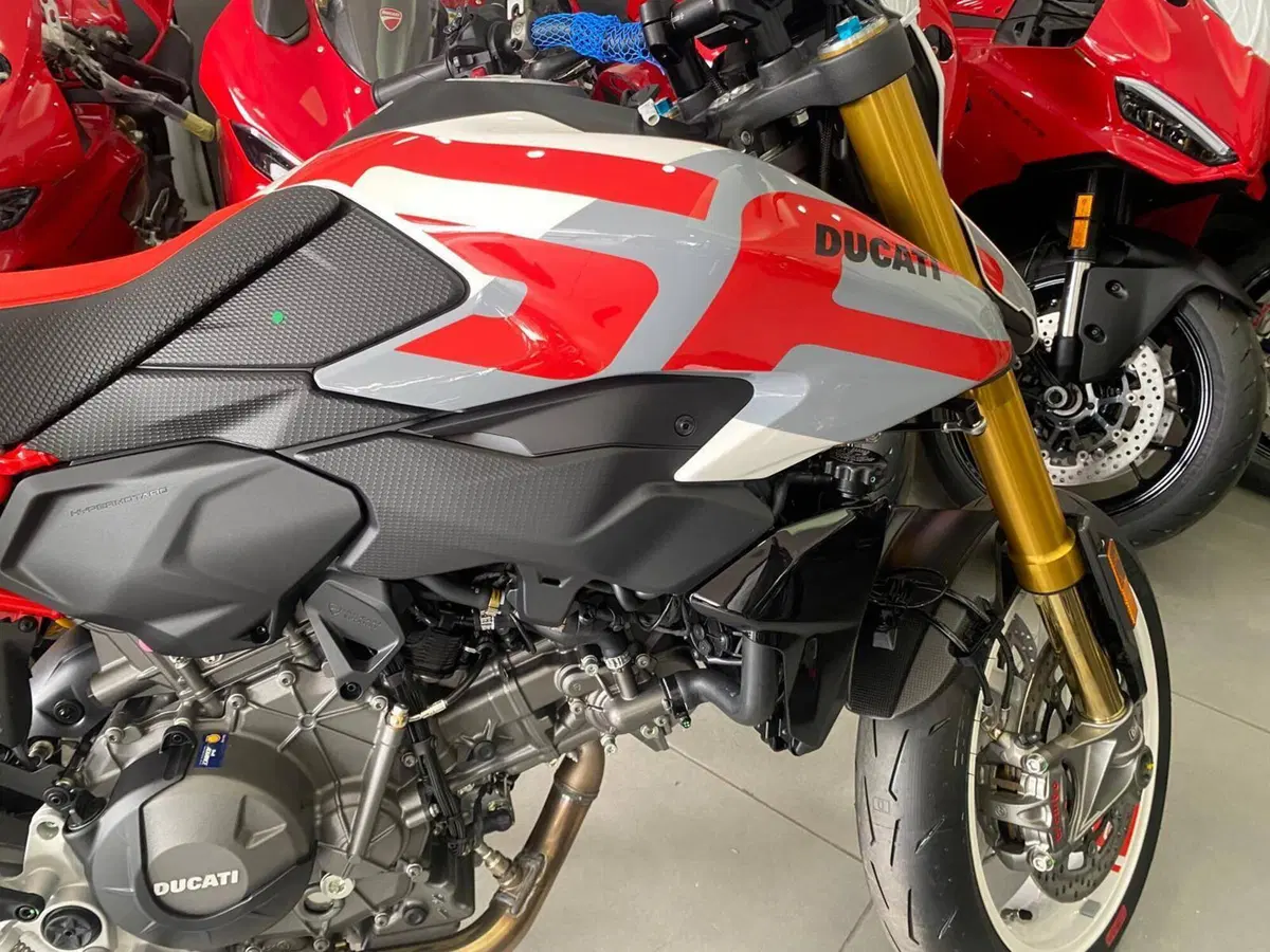 Ducati Hypermotard V2 SP (2026) (4)