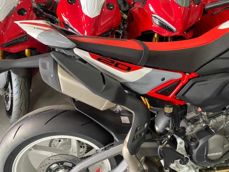 Ducati Hypermotard V2 SP (2026) (7)