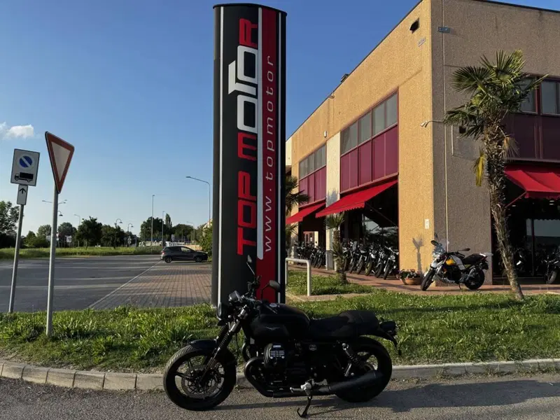 Moto Guzzi V7 Stone (2025 - 26) (3)