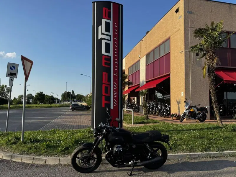 Moto Guzzi V7 Stone (2025 - 26) (6)
