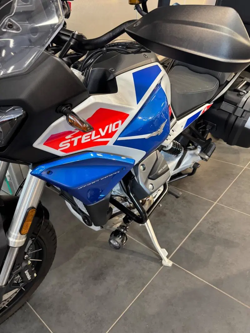 Moto Guzzi Stelvio Duecento Tributo (2025 - 26) (8)