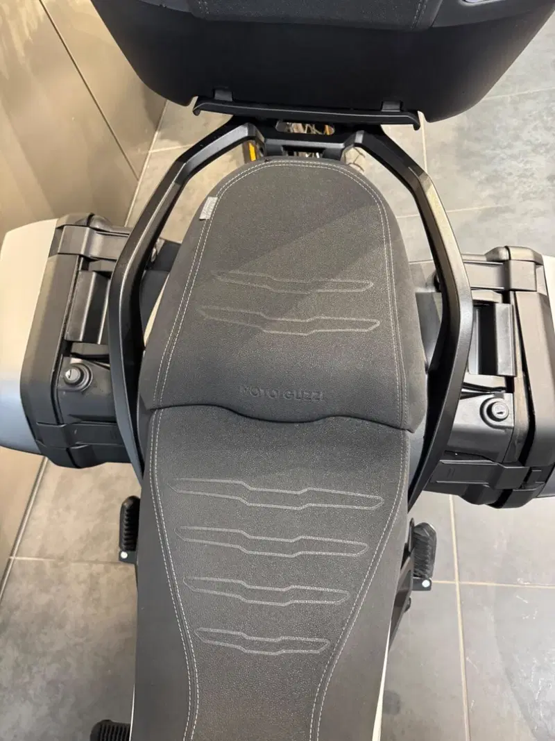 Moto Guzzi Stelvio Duecento Tributo (2025 - 26) (5)