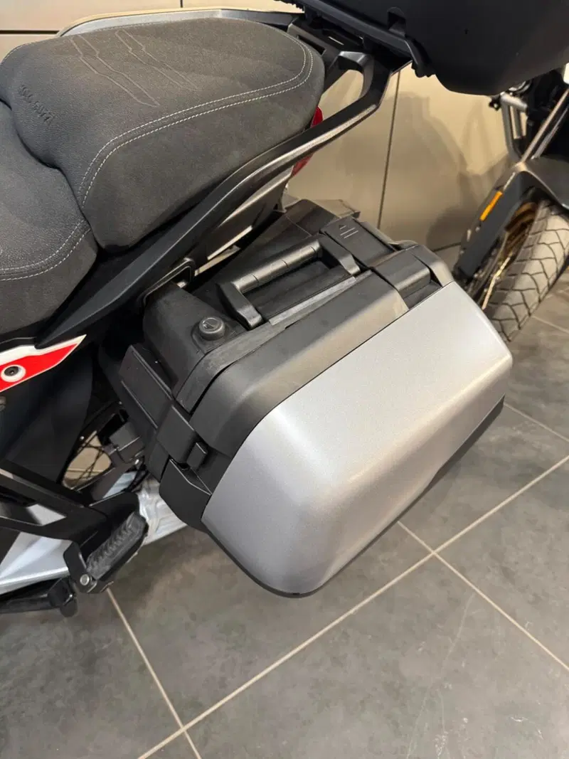 Moto Guzzi Stelvio Duecento Tributo (2025 - 26) (11)
