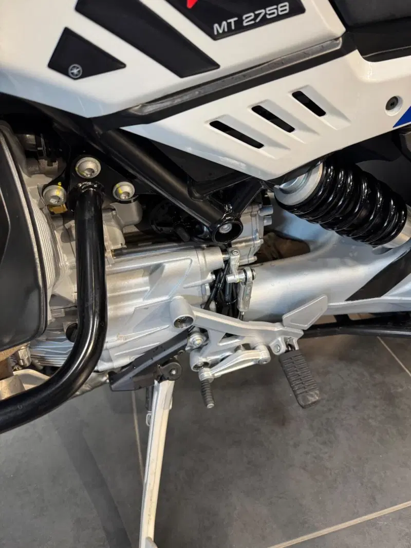 Moto Guzzi Stelvio Duecento Tributo (2025 - 26) (12)