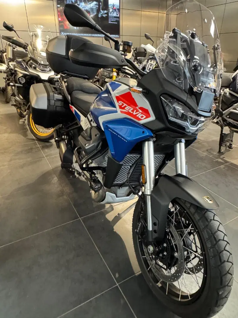 Moto Guzzi Stelvio Duecento Tributo (2025 - 26) (13)
