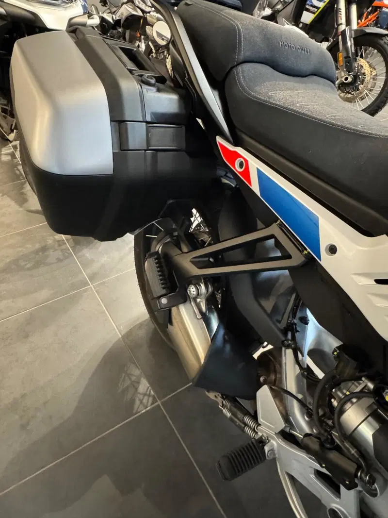 Moto Guzzi Stelvio Duecento Tributo (2025 - 26) (19)