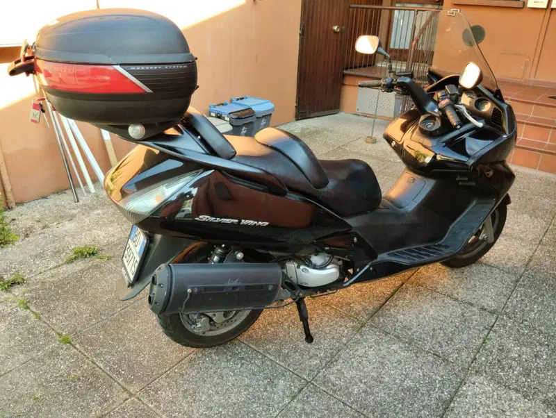 Honda Silver Wing 600 (2001 - 05) (2)