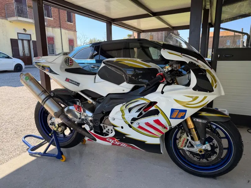 Aprilia RSV 1000 R Factory (2004 - 05)