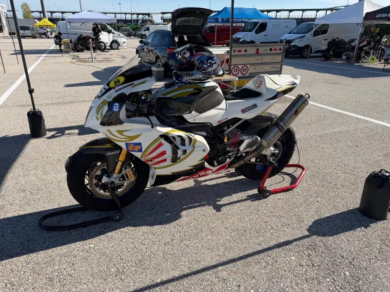 Aprilia RSV 1000 R Factory (2004 - 05) (2)