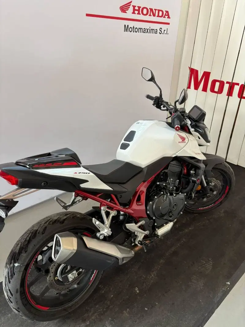 Honda CB 750 Hornet (2023 - 24) (4)