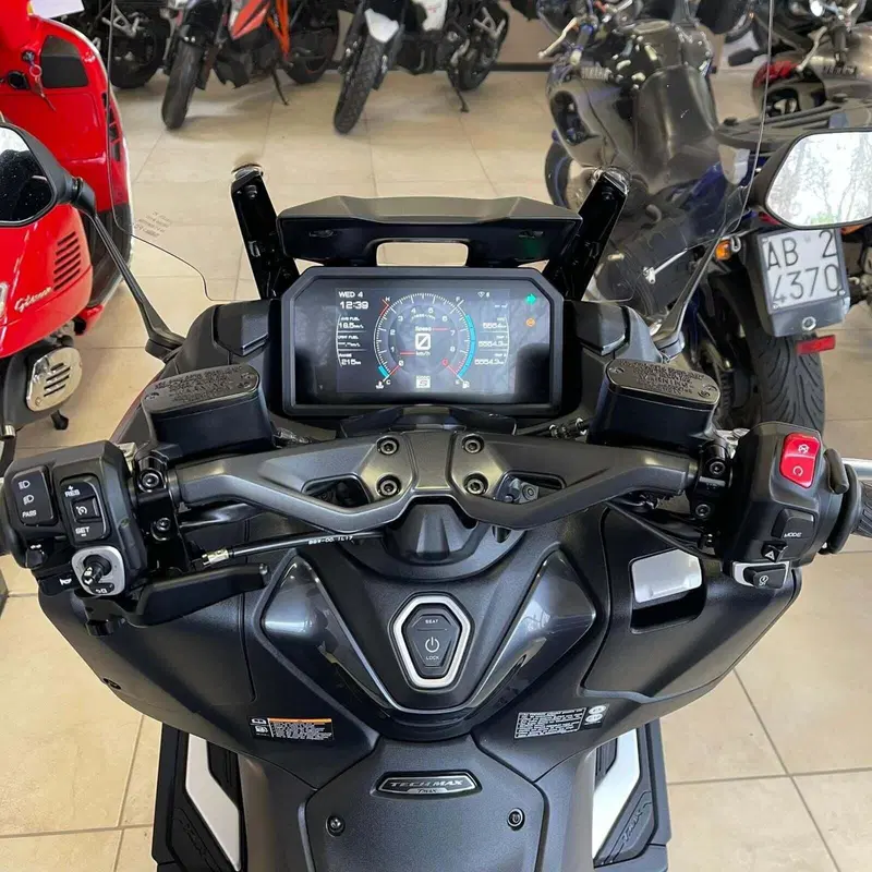Yamaha T-Max 560 Tech Max (2022 - 24) (3)
