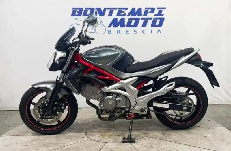 Suzuki Gladius 650 SFV ABS (2009 - 15) (2)