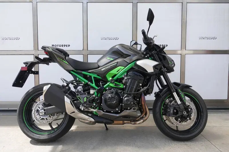Kawasaki Z 900 (2025 - 26) (2)