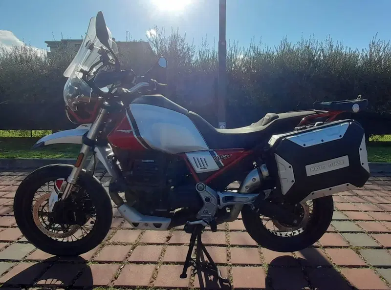 Moto Guzzi V85 TT Evocative Graphics (2019 - 20) (2)