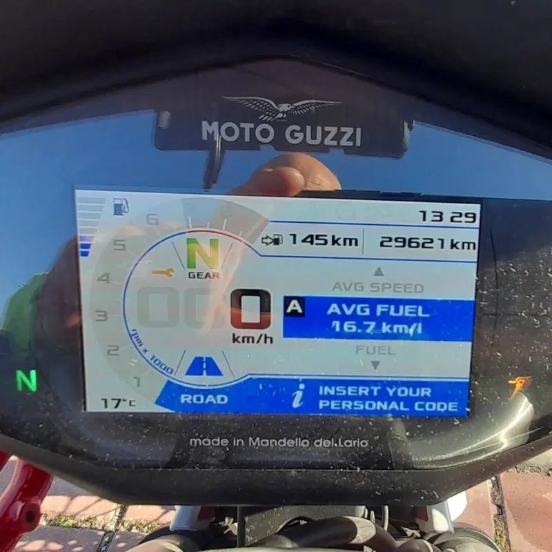Moto Guzzi V85 TT Evocative Graphics (2019 - 20) (3)