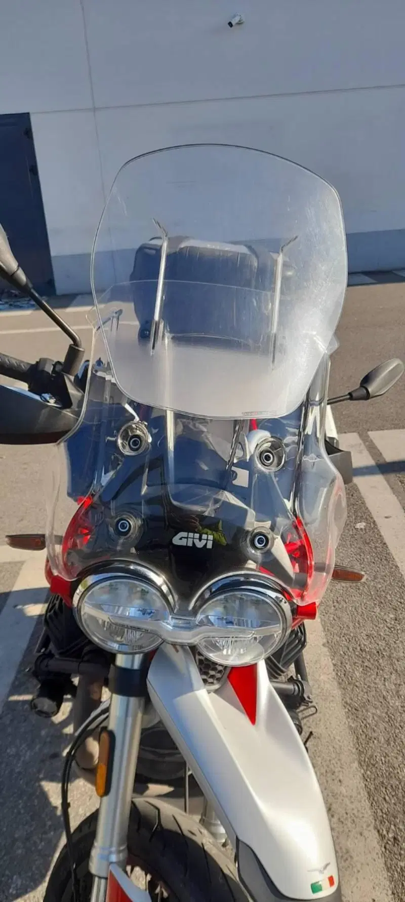 Moto Guzzi V85 TT Evocative Graphics (2019 - 20) (4)