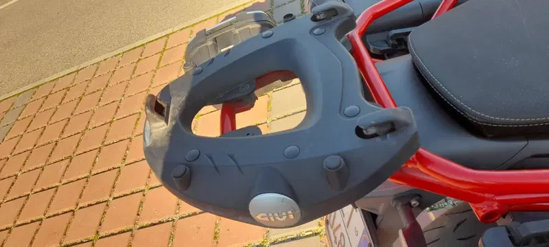 Moto Guzzi V85 TT Evocative Graphics (2019 - 20) (6)