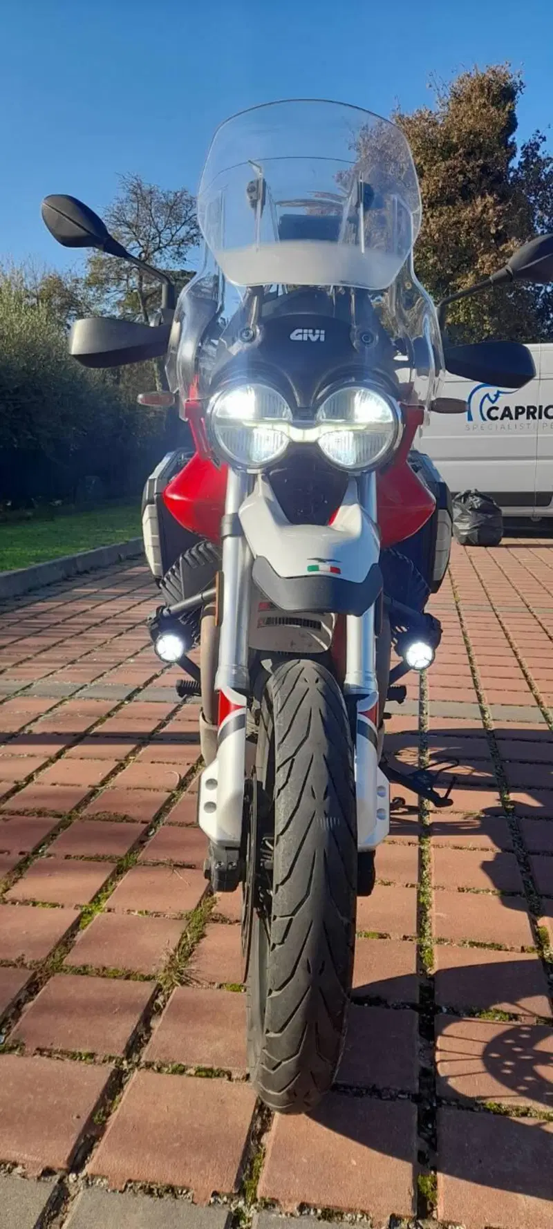 Moto Guzzi V85 TT Evocative Graphics (2019 - 20) (9)