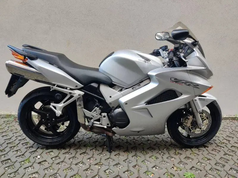 Honda VFR 800 ABS (2002 - 06) (2)