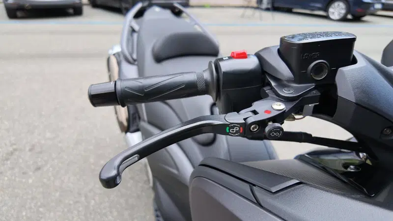 Yamaha T-Max 530 (2015 - 16) (3)