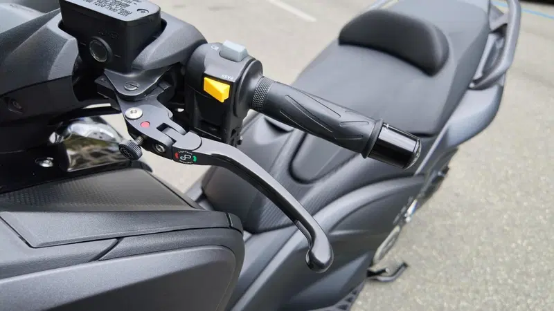 Yamaha T-Max 530 (2015 - 16) (4)