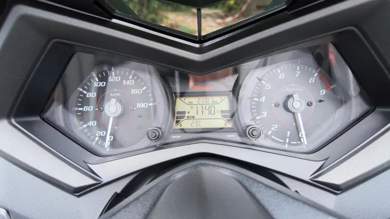 Yamaha T-Max 530 (2015 - 16) (5)