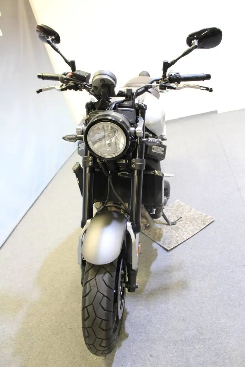 Yamaha XSR 900 ABS (2016 - 20) (14)