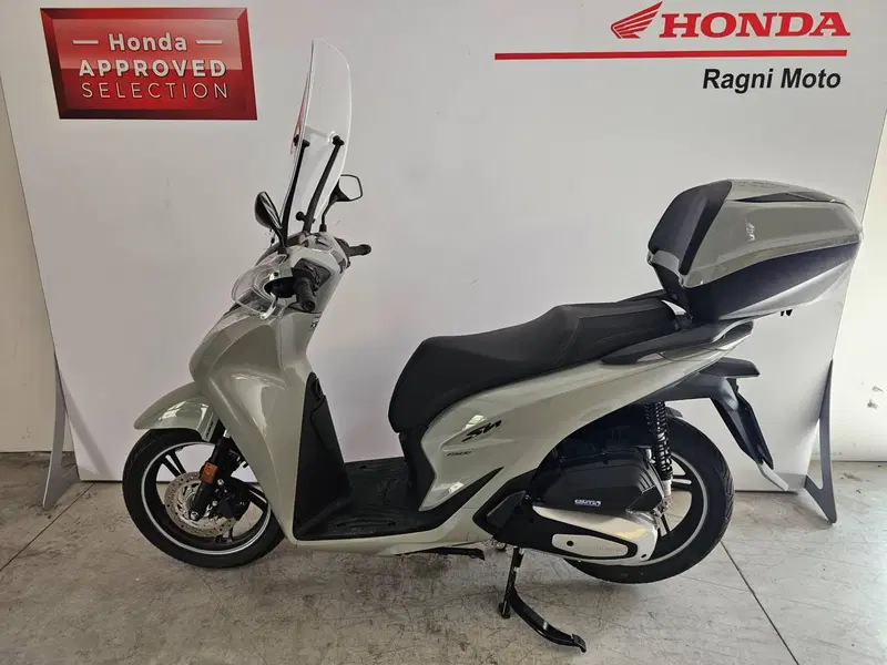 Honda SH 150i (2024 - 25) (2)