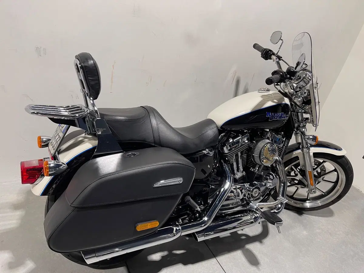 Harley-Davidson 1200 SuperLow (2014 - 16) - XL 1200T (9)