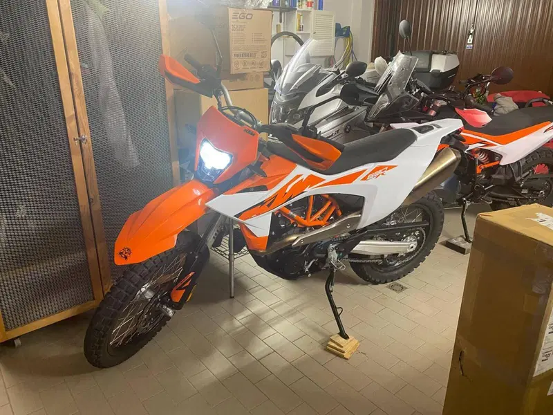 KTM 690 Enduro R (2026) (4)