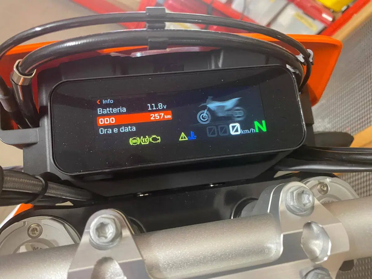 KTM 690 Enduro R (2026) (5)