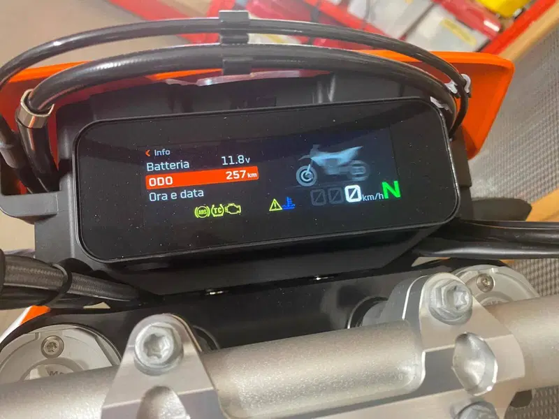 KTM 690 Enduro R (2026) (5)