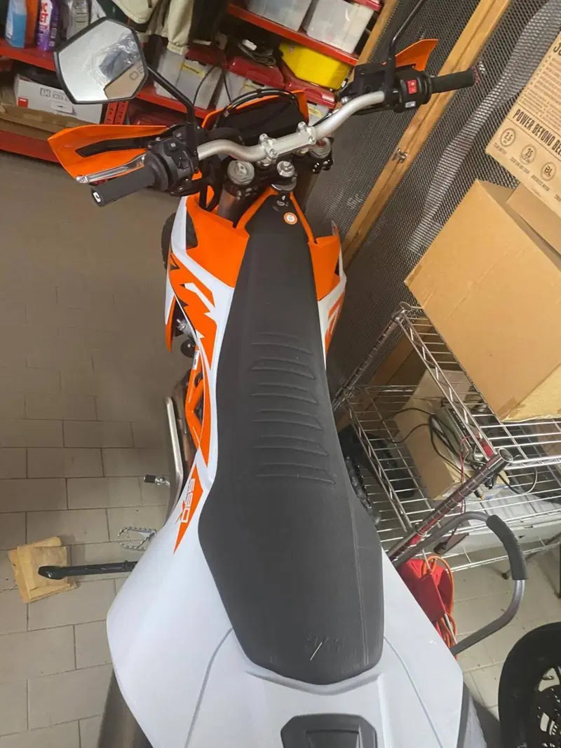 KTM 690 Enduro R (2026) (6)
